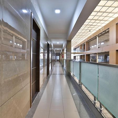Oyo 28429 Hotel Citadel Сурат Екстер'єр фото